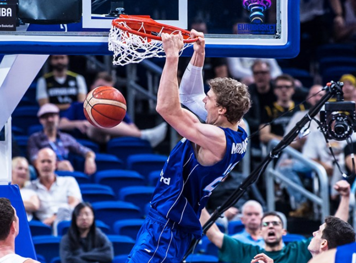 星空体育入口-场均轰38.4分，5年2.38亿顶薪！勇士错失超巨，湖人迎组4巨头良机