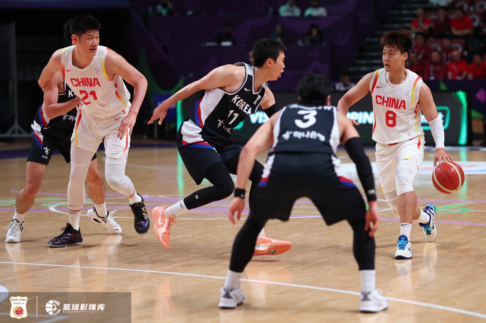 中国男篮强硬对抗压制韩国 内线统治力凸显 对手三分失准仅24中3