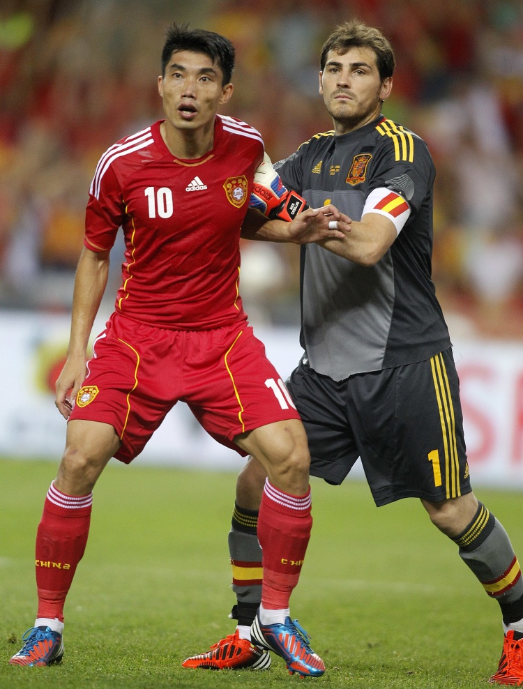 星空体育中国官网-国足vs西班牙历史两次交手！国足0-3、0-1负，2012年堪称黄金一代